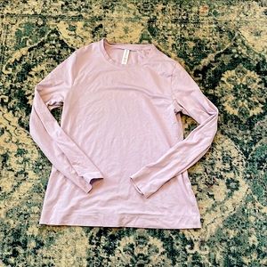 This a very comfortable athleta top, such a pretty purple